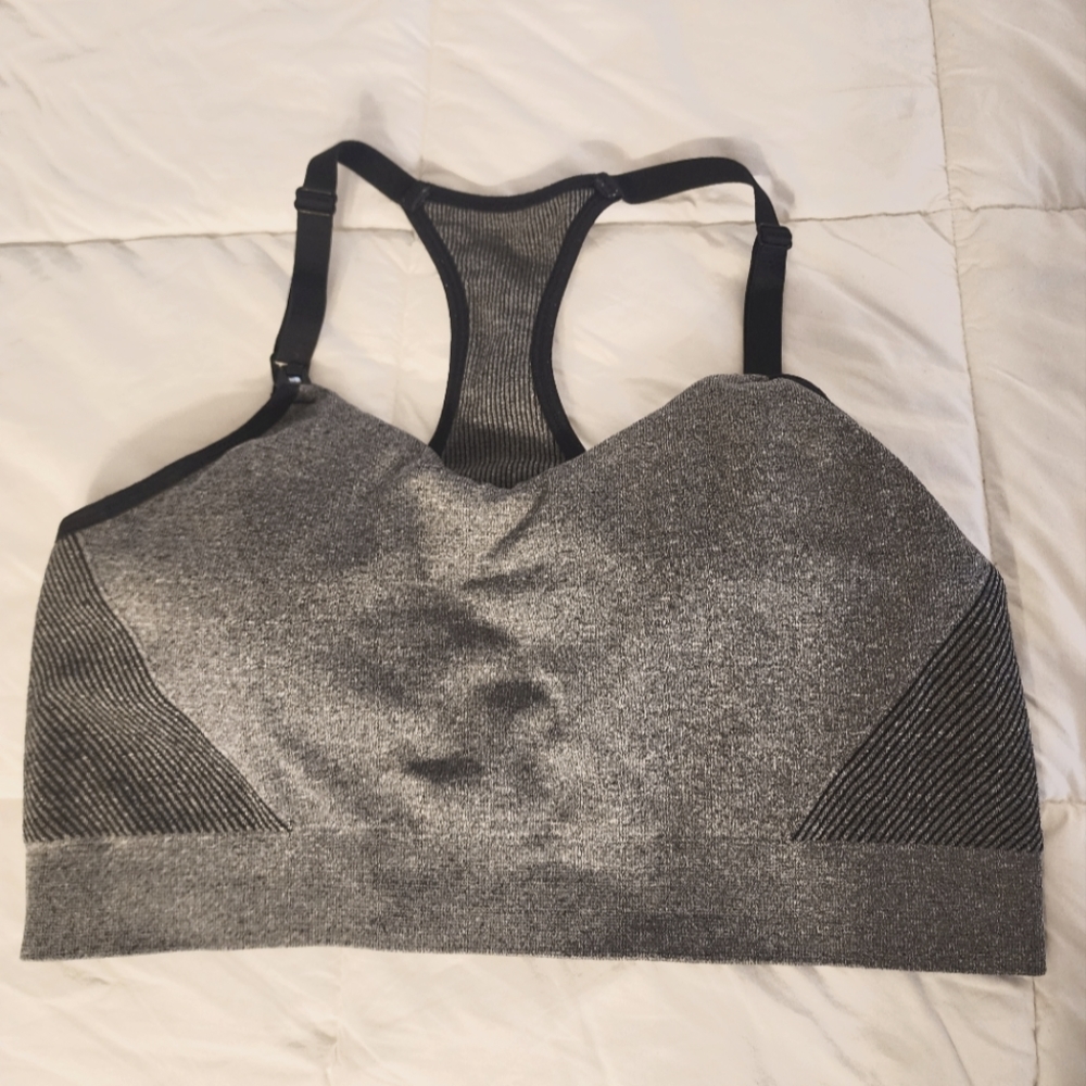 Maternity/Nursing lightly lined Yoga Bra by Auden. Gray and Black. Large.